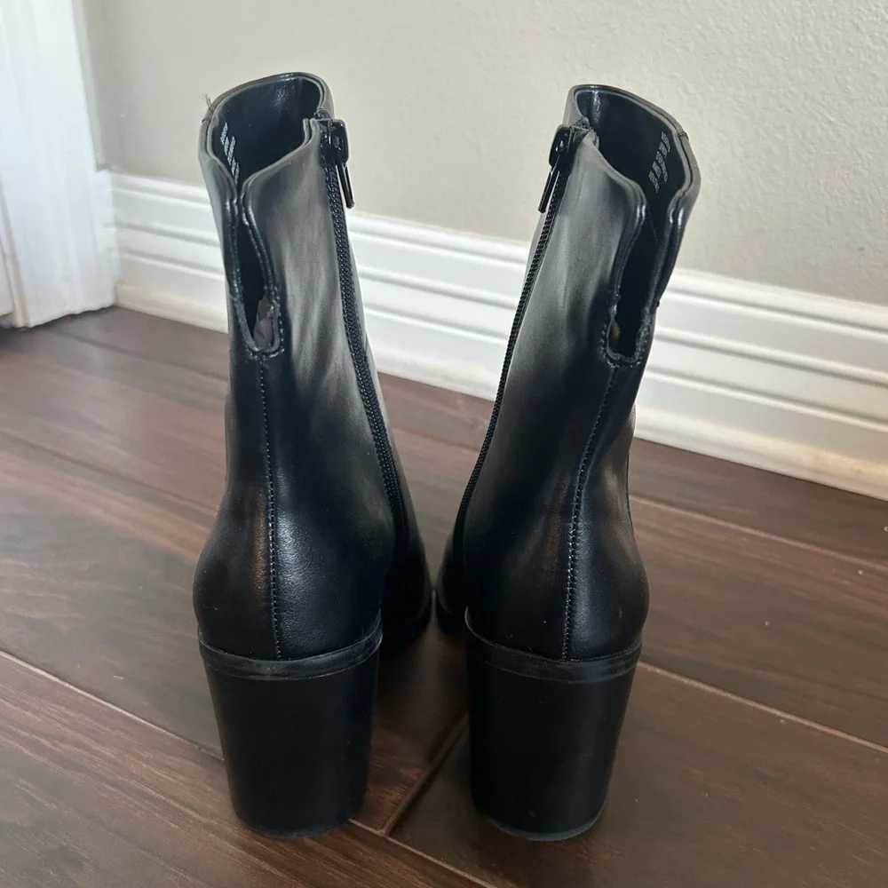 NEW‎ Steve Madden Silvee Black Leather Snip Toe Block Heel Side Zip Boots 9.5